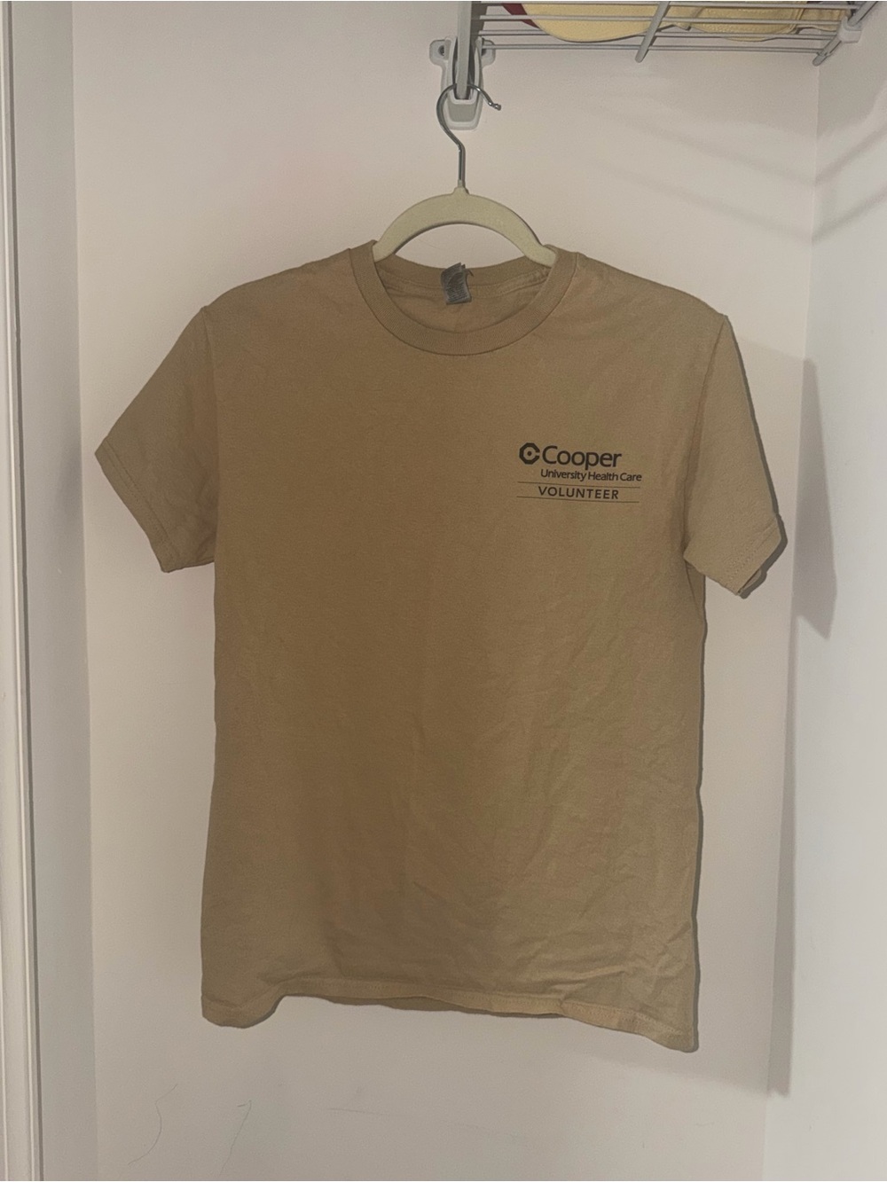 Gildan Women’s Tan Volunteer Logo Crew Neck T-Shirt